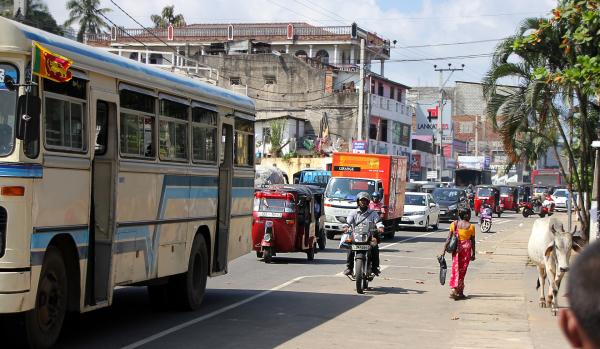 doprava_sri-lanka-autobus_motorka_0.jpg